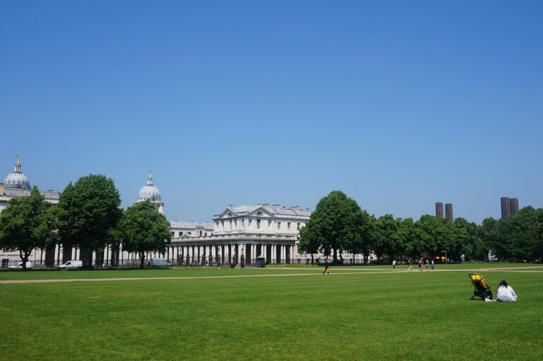 Dengan membaca artikel ini, pembaca akan mendapatkan informasi yang lengkap mengenai Universitas Veteran Jakarta dan mengapa universitas ini layak untuk dipertimbangkan sebagai pilihan untuk melanjutkan pendidikan tinggi. Semoga artikel ini dapat memberikan wawasan yang bermanfaat bagi para calon mahasiswa dan orang-orang yang tertarik dengan dunia pendidikan tinggi di Indonesia.